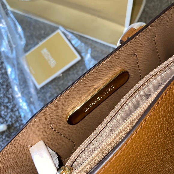 ‼️SOLD‼️MICHAEL KORS Adele Mercer Medium Luggage - Picture 5 of 7